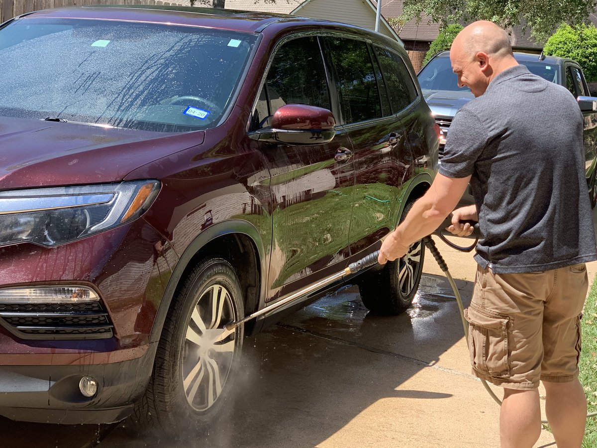 mrsjessboysen's tweet photo. WiFi is down...no problem. Time to wash the car and cover another space on my BINGO card. #sparklerstaff #nowifinoproblem https://t.co/n70jJlLEp8