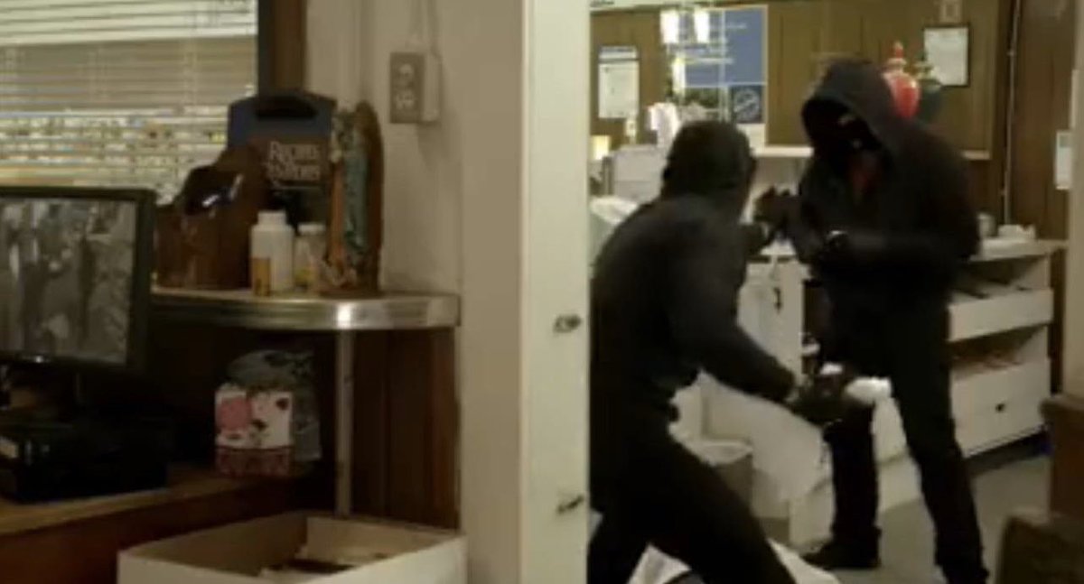 beloff_l's tweet photo. #BoschStakeout #Farmacia S5 Ep.1
@BoschAmazon @BoschTVFansite 
#KevinSifuentes #JonathanCamp
#DevinLong https://t.co/h19dXHXwcf