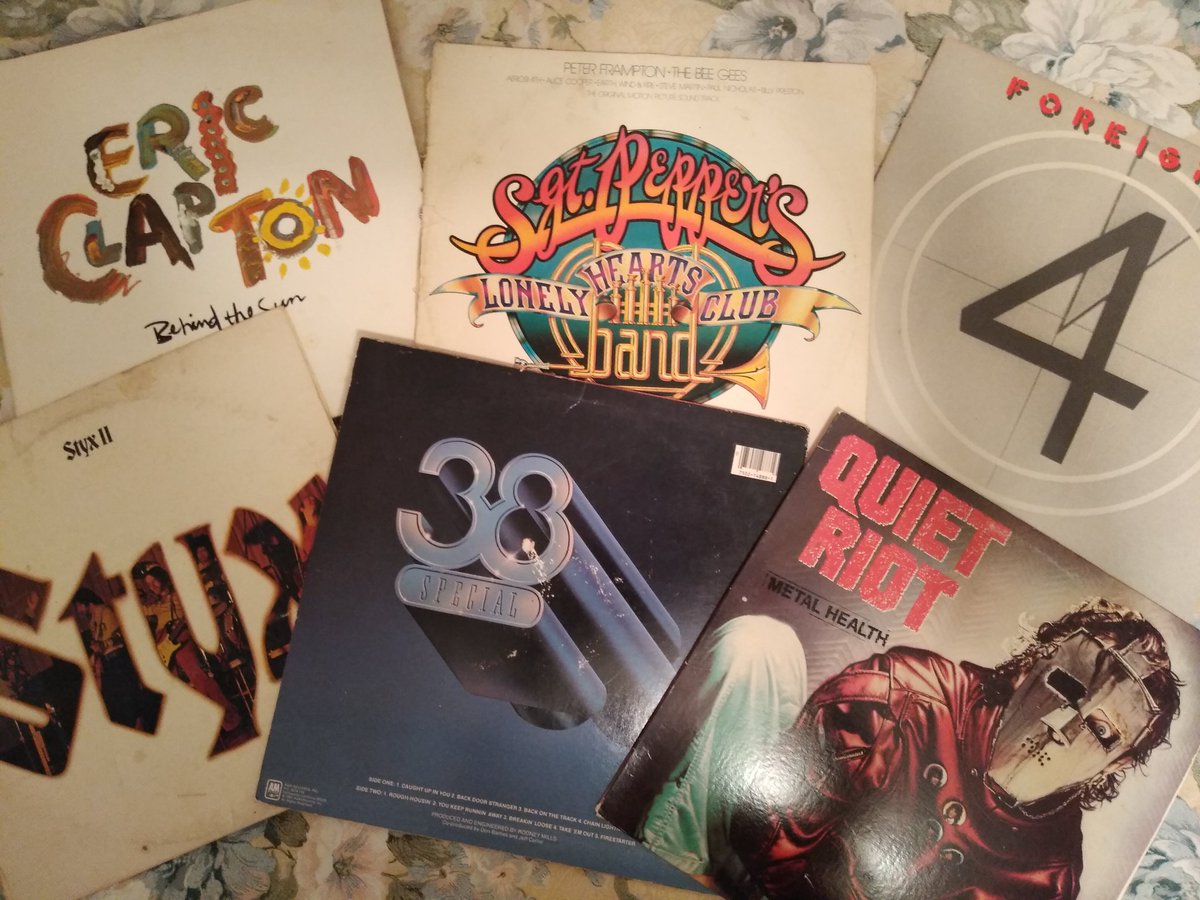 Oh yeah!!! Throw back Thursday! SMS Virtual Spirit week got me feeling 💯. #SMSROARS #TigerPride <a href="/Smsvcs1/">Southwestern Middle School</a>