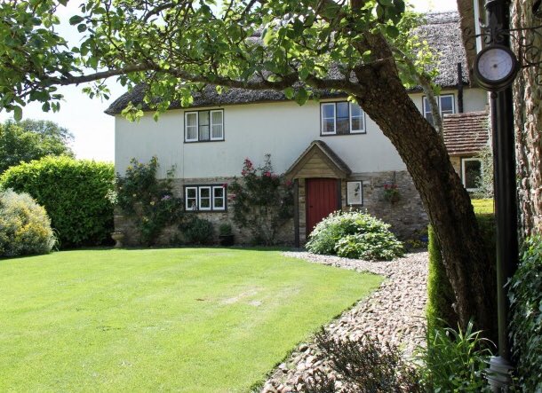 avr4m's tweet photo. #ByreCottage is a thatched stone and cob cottage, parts of which are over 400 years old. It is 1 of 6 self-catering cottages at #RedDoorsFarm in #Devon, England with Wi-Fi, 3-bedrooms, 1-bathroom and sleeps 6.
And we don’t charge booking fees! See it here. https://t.co/MdTb5OYCZG https://t.co/rnuhbZTJz9