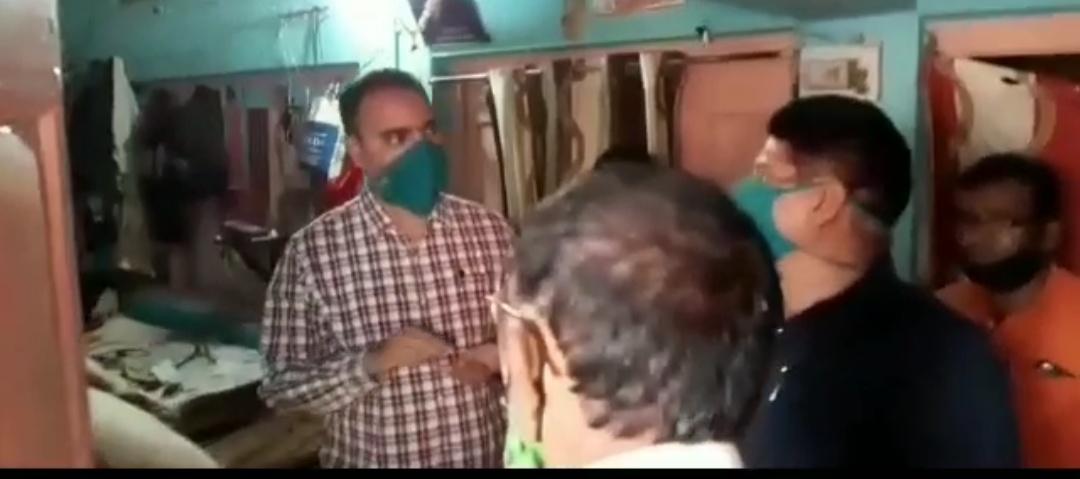 जनता की दिक्कतों से मुँह चुराने वाले अधिकारियों को खगड़िया DM आलोक रंजन घोष जी से सिख लेने की जरूरत ,Covid19 के जंग में ग्राउंड जीरो पर है डटे ।

<a href="/KhagariaDm/">ज़िला प्रशासन खगड़िया</a> 
<a href="/NitishKumar/">Nitish Kumar</a> 
<a href="/narendramodi/">Narendra Modi</a>