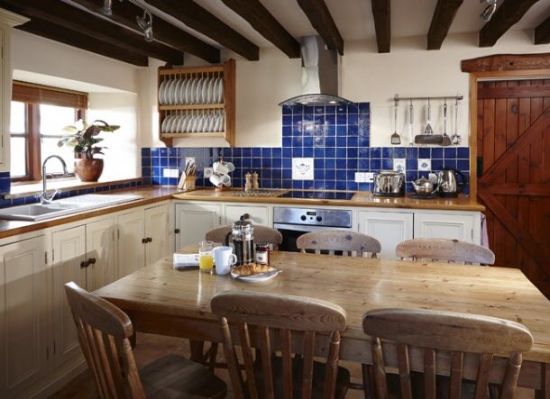 avr4m's tweet photo. The #CiderBarn is a thatched, stone and cob cottage and is 1 of 6 self-catering cottages at #RedDoorsFarm in #Devon, England and has 2-bedrooms, 2-bathrooms and sleeps 5. And we don’t charge booking fees! See it here. https://t.co/sUv1PrX8lv https://t.co/k8tdh4UKS5