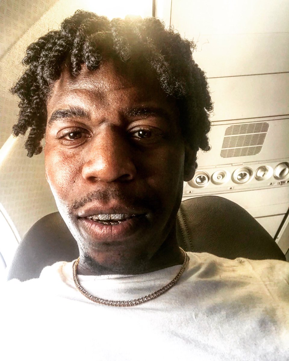 Haroldlujah213's tweet photo. Idk what was on my mind or what I was goin thru, but I ain’t never seen this in my eyes before... ##whoknows #nevaKnow #prollyHighAF 🔥⛽️💨💨💨👉🏾👈🏾🖐🏾✌🏾 https://t.co/cqbG7kuHN4