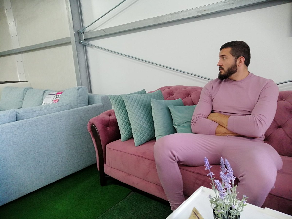 leftback93's tweet image. Isti sam kao kauč!