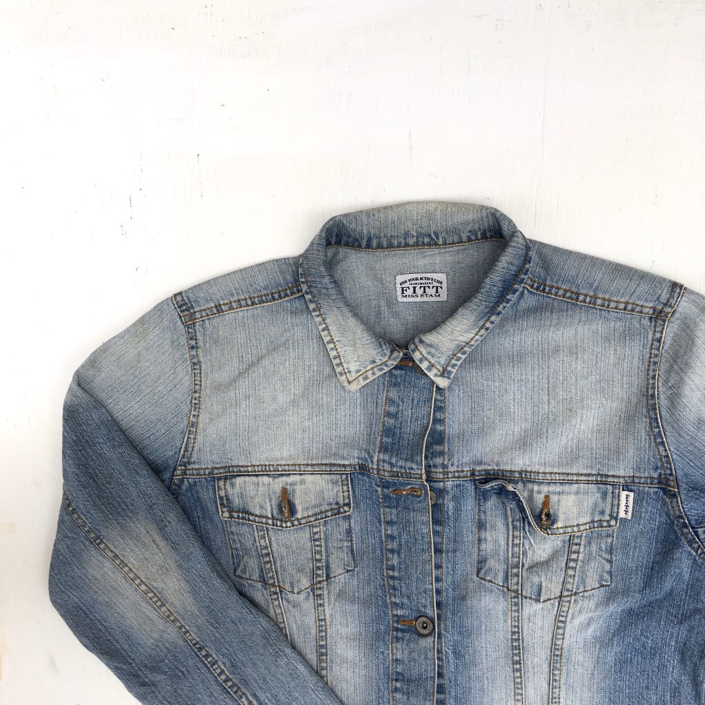 IcietM's tweet photo. ☁️🌧☁️🌨☁️🌥☁️🌧☁️🌨☁️⛈☁️🌥☁️🌧
•
•
•
•
For sale this morning 🦋🦋🦋
•• #fitt denim jacket 🧞‍♂️
•
•
•
•
Size : L 🦕🦕
Price : 5000Fcfa 🦚🦚
•
•
•
•
#denimseason #denim #denimjacket #streetwear #streetstyle #fashion #highfashion https://t.co/bP54zraZnF
