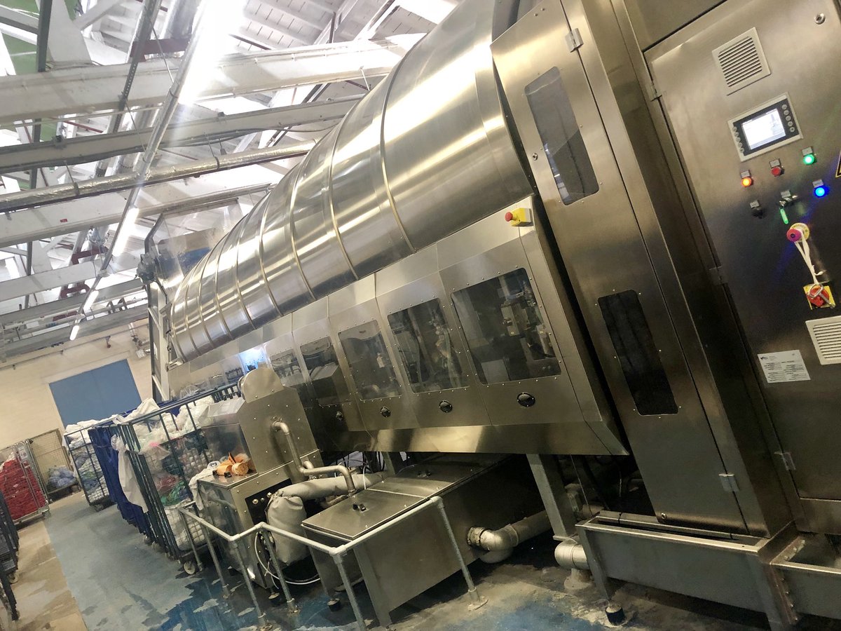 jojobuck's tweet photo. Had a brilliant tour of our fantastic linen services today @SheffieldHosp I’m in awe of the teams working tirelessly to keep our colleagues supplied with scrubs night and day, it’s a immense operation. #LaundryRocks @mrwiffo https://t.co/VRKo1mr5bP