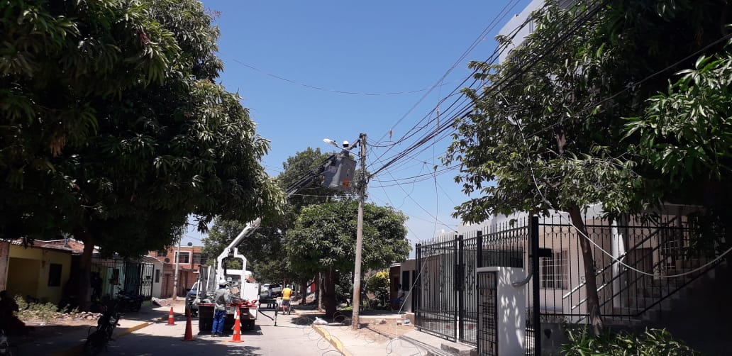 Electricaribe Somos Todos On Twitter Cesar L Una Brigada De Mantenimiento Instala Nuevas Redes En El Barrio La Nevada En Valledupar Para Mejorar La Confiabilidad Del Servicio De Energia A Mas De