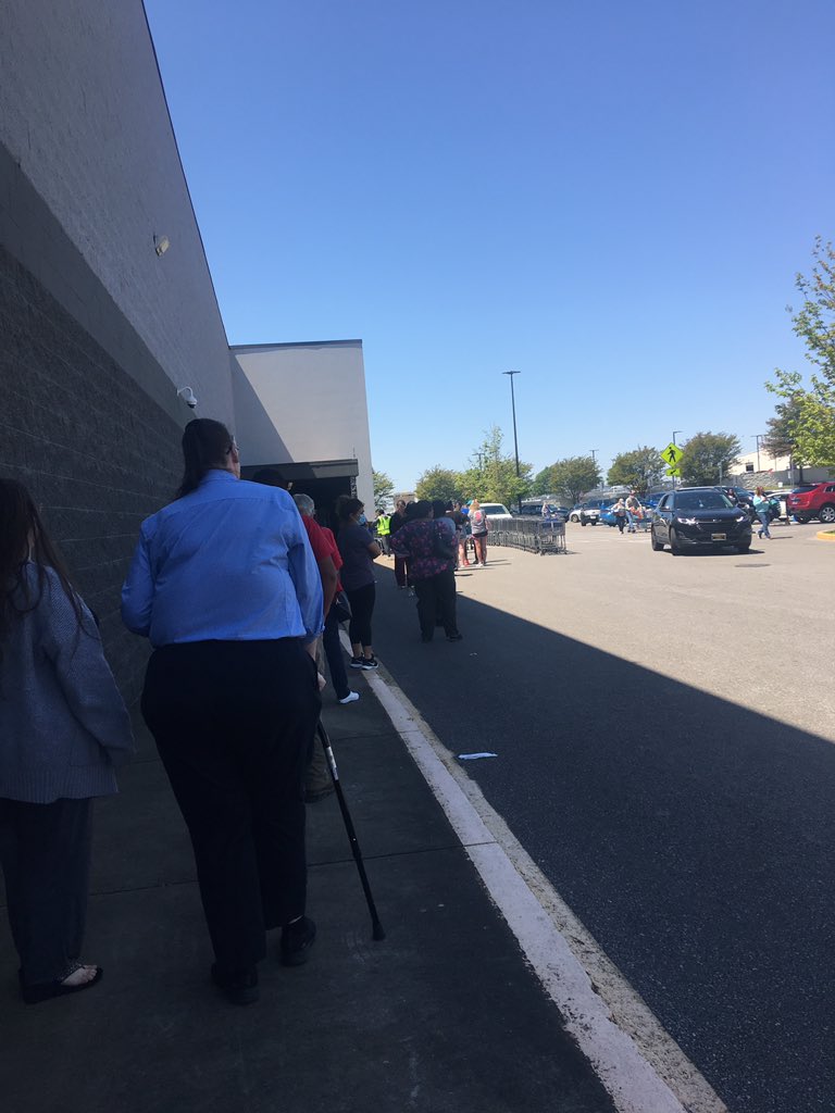 shiphappens2016's tweet photo. @Humana and this is the line I now get to stand in to get necessary rx to keep my dad safe.. https://t.co/H9UQ0Nsb2a