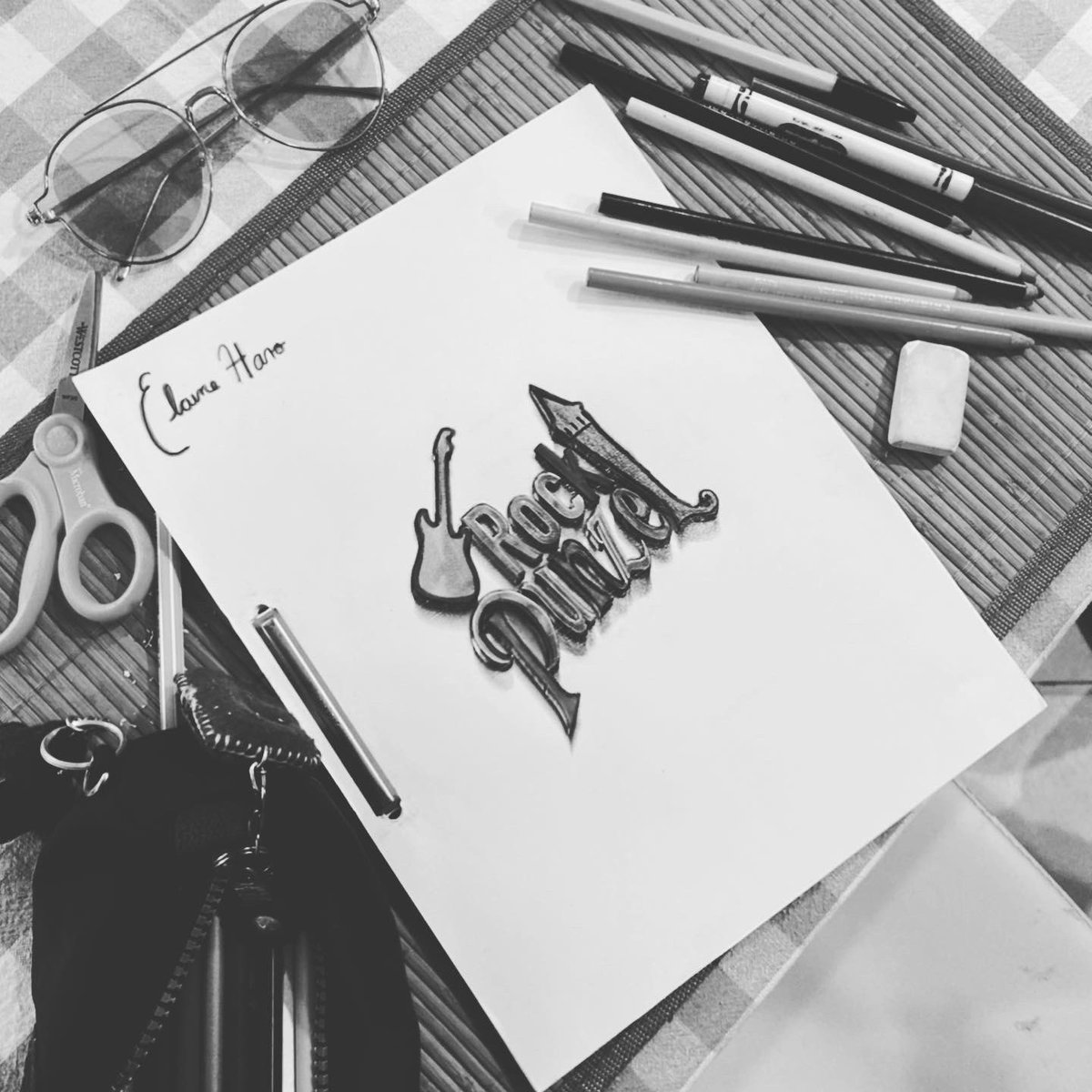 Aquí un buen #TBT de cuando <a href="/ElaineHaroMusic/">Elaine Haro Music</a> recibía su Guión y lo personalizaba! ¿Cómo lo prefieren, con o sin color?  

#RockPunzel #Teatro #ProntoJuntos #Logo #PrimeraLectura #ThrowBackThursday