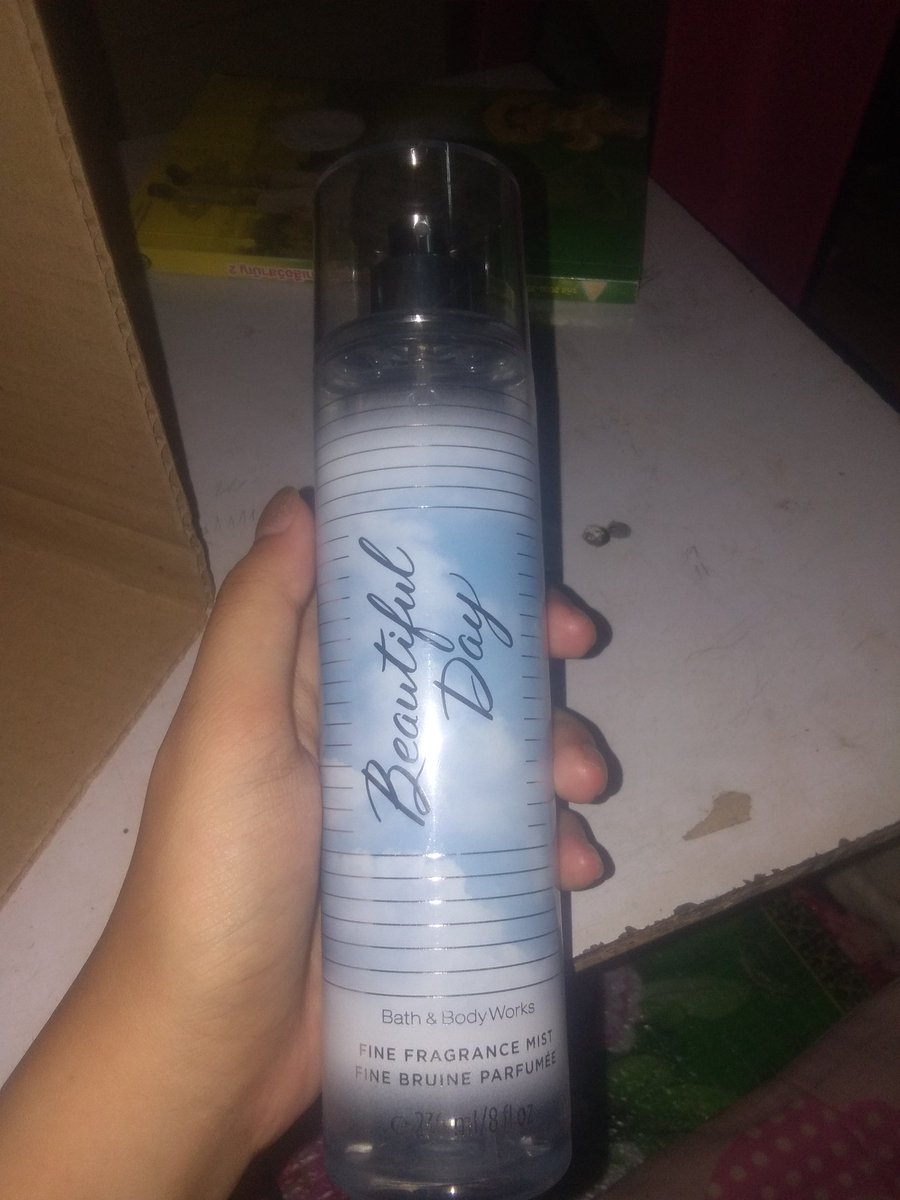 pea_ch29's tweet photo. ส่งต่อ น้ำหอม Bath &amp; Body Works
กลิ่น Beautiful Day 239ml 
550รวมส่งลทบ.ซื้อมาจากช้ป750฿
รีวิวจากทวิต🙏
#ส่งต่อน้ำหอม https://t.co/gPfmVD7LNL