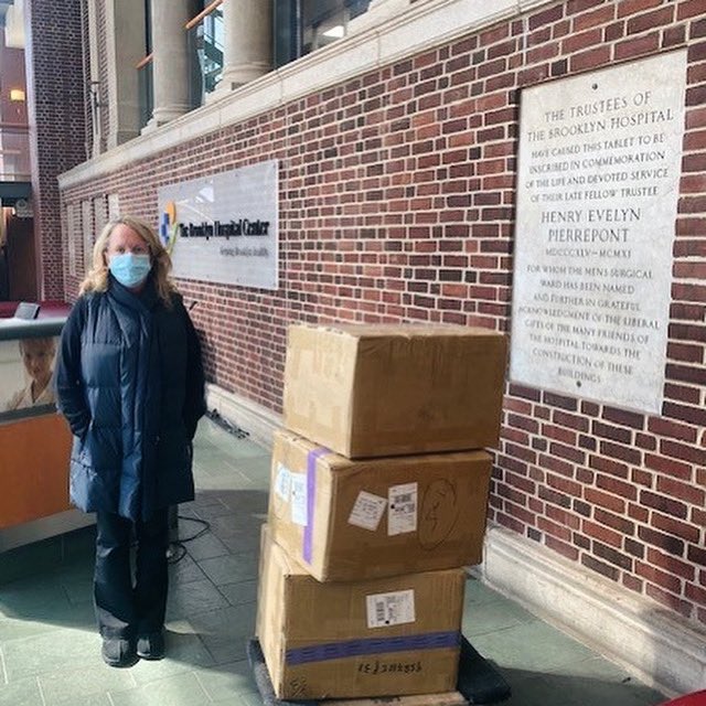 Americana Manhasset (@americanashops) on Twitter photo Pride in Our Fashion Community 💛 <a href="/lafayette148ny/">Lafayette148 NewYork</a>’s patternmakers helped create surgical garments as part of the Brooklyn Navy Yard and NYC Economic Development Corporation's initiative. They also donated 28,000 masks to NYC-area hospitals with plans for more in the coming weeks. Pride in Our Fashion Community 💛 <a href="/lafayette148ny/">Lafayette148 NewYork</a>’s patternmakers helped create surgical garments as part of the Brooklyn Navy Yard and NYC Economic Development Corporation's initiative. They also donated 28,000 masks to NYC-area hospitals with plans for more in the coming weeks.