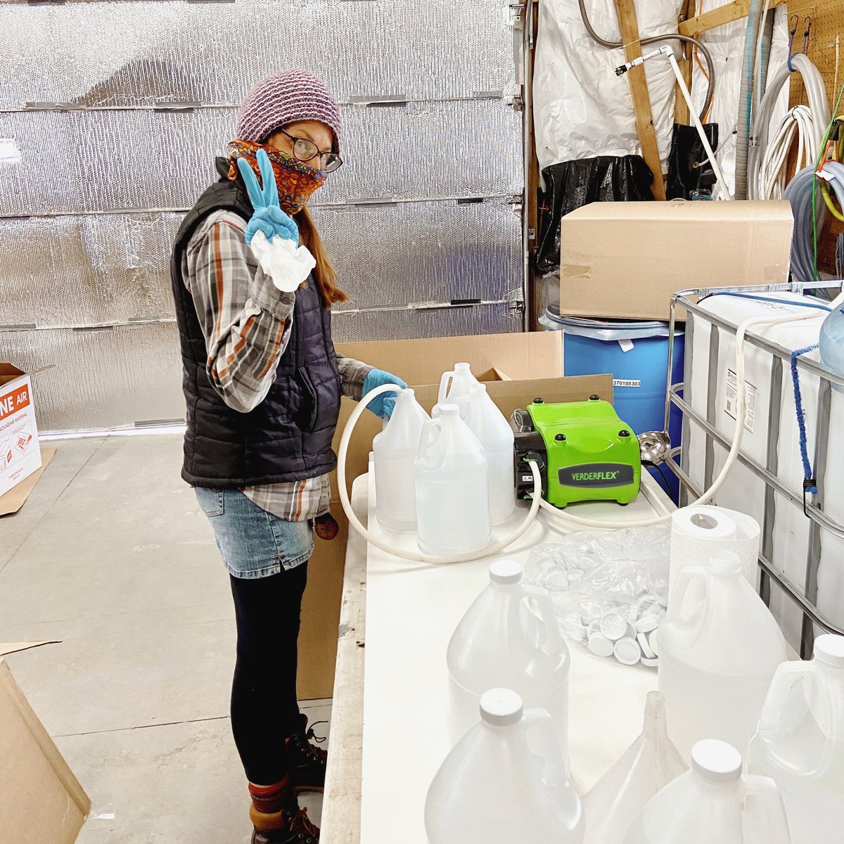 VerderUSA's tweet photo. John Lesnick, an owner at the distillery, reports the Vantage 5000 is being used to fill containers from 2 ounce size up to a gallon, and has cut down filling time by 90%, which means hospitals can get the sanitizing liquid much quicker.
#verderflex #sevenbrothers https://t.co/rzUbBFTlIx