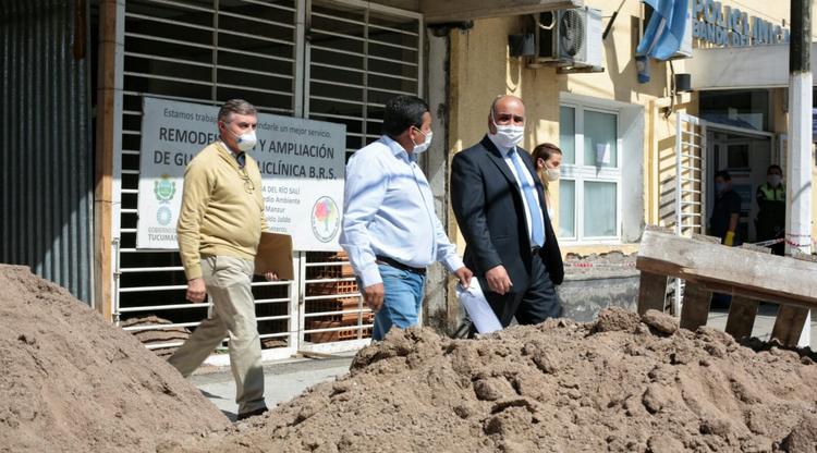 RadioTucuman971's tweet image. TUCUMÁN | @JuanManzurOK, @DarioMonterosOK visitaron la ampliación del Policlínico de Banda del Río Salí. Y se hizo entrega de $800.000 en insumos

#LaRadioQueEligenLosTucumanos 🎵
#RTuc 🎧 La 97.1 📻
👇🏽

Escuchá  radiotucuman.com/envivo/

radiotucuman.com/nota/8411/en-b…