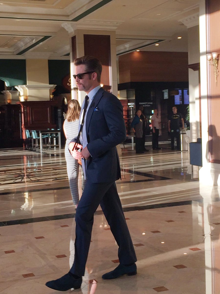 tracking_ontrek's tweet photo. #TBT When someone caught #ChrisPine looking like that on the day of the premiere of #StarTrekBeyond in San Diego. #justtoremember https://t.co/FthIlzl26M