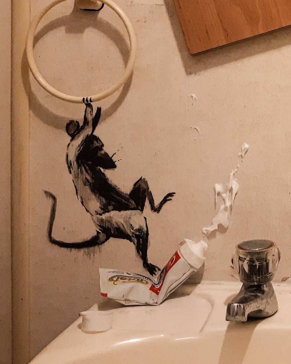 TheCultureFeed_'s tweet photo. #Banksy is spending this lockdown well https://t.co/wntUT696i5