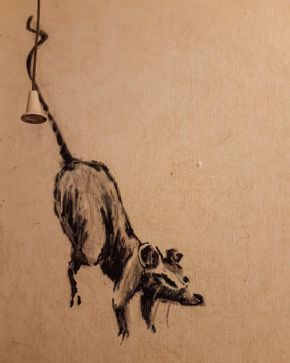 TheCultureFeed_'s tweet photo. #Banksy is spending this lockdown well https://t.co/wntUT696i5