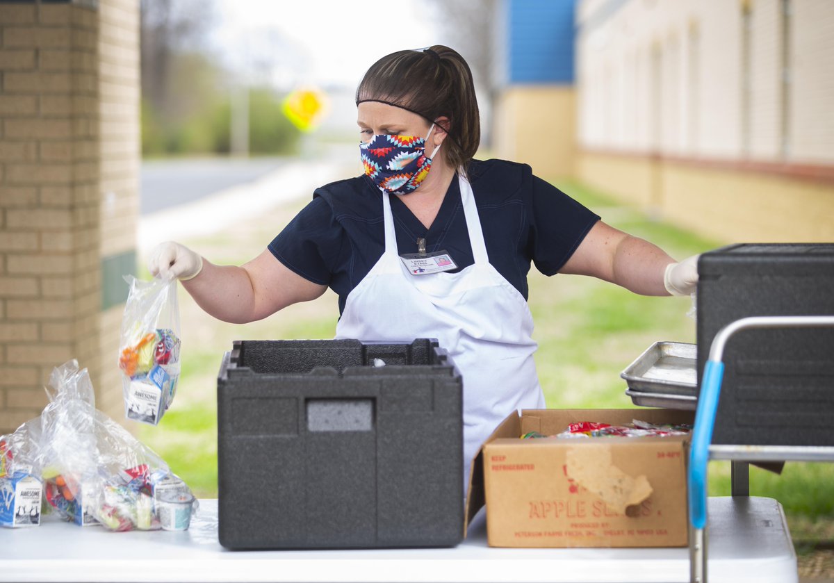 RogersSchools's tweet photo. *UPDATE* Please note: beginning Monday, April 20, 2020, free meals for children will be available on Mon, Wed and Thurs from 11:30 to 12:30 with double meal distribution on Mondays and Thursdays.

Locations are Garfield, 1st Baptist Lowell, Elmwood, Lingle, Mathias  and New Tech https://t.co/JZp6zy3Awi
