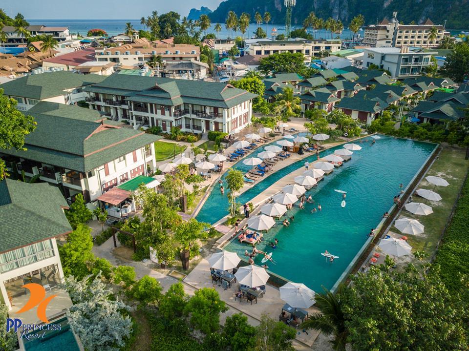 gals_city_guide's tweet photo. Our number 1 place to stay in Koh Phi Phi is PP Princess Resort.

This resort is overlooking the main beach in Koh Phi Phi. It has an amazing pool area with music all day.

It is the main resort in Koh Phi Phi and it is always bustling with tourists.

#KohPhiPhi #Thailand https://t.co/g0QFy4uKaK