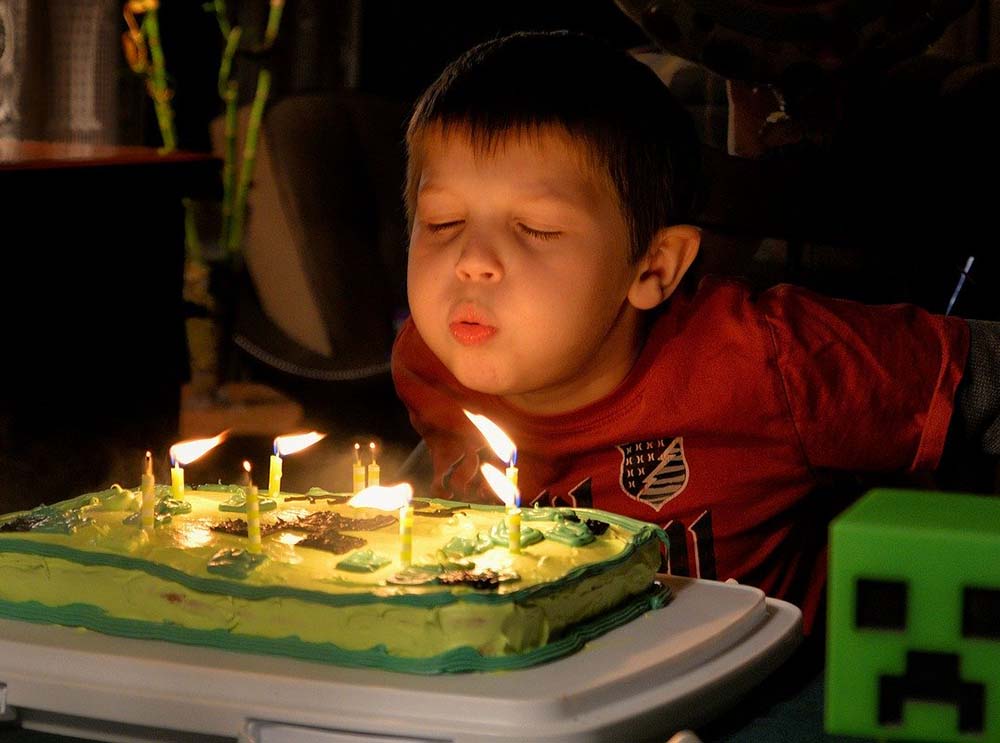 🎂 Durante el estado de alarma queremos poner nuestro granito de arena para que los niños y niñas de toda España se sientan arropados en el día de su cumple y puedan recibir felicitaciones y fotografías a través de una herramienta online totalmente gratis: ow.ly/sLCi50zfOac