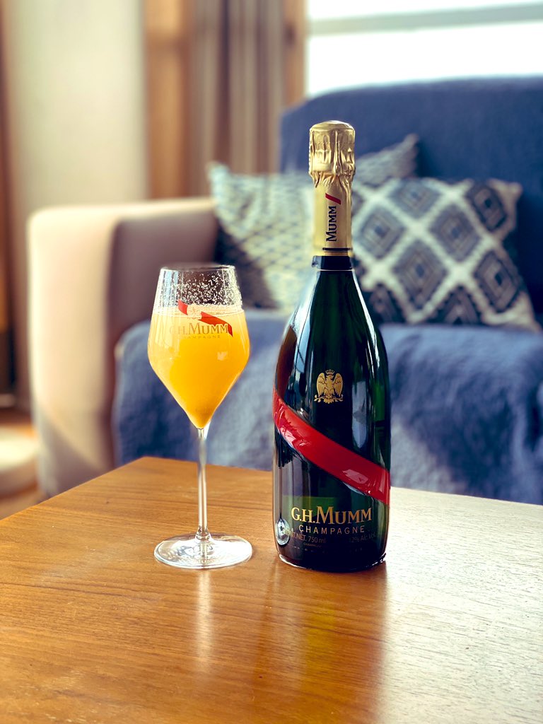 SegoChampagne's tweet photo. (5) Your #TropicalBellini is ready! Enjoy for #brunch or anytime of the day, but most importantly #EnjoyResponsibly 🥂 @GHMUMM #CocktailThread #CocktailAtHome #StayHome https://t.co/4rvfiHTCeA
