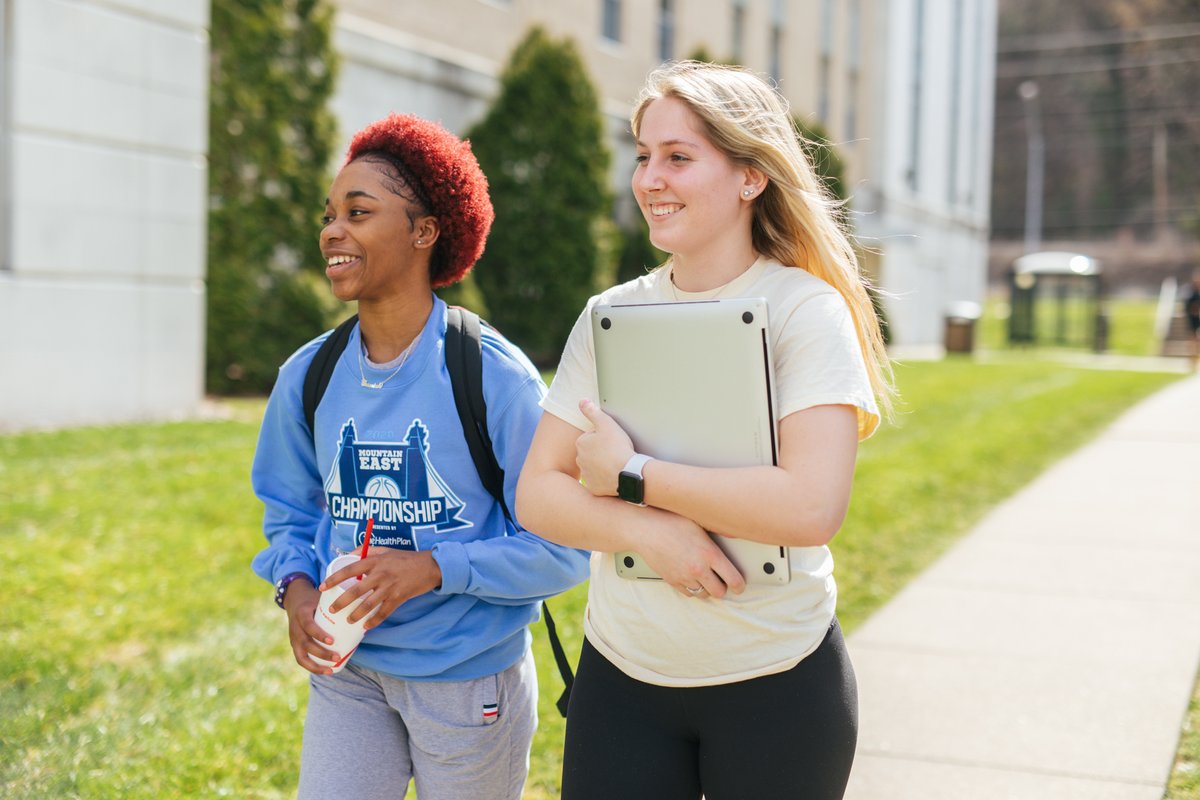 UCWV's tweet photo. We want to hear from you! Join us tonight at 7 pm for a live chat about first-year advising at UC. Members of our admissions team will be answering your questions and telling you everything you need to know. Register and join the conversation at the link: https://t.co/K136m32NZE https://t.co/5dHvkGOom1