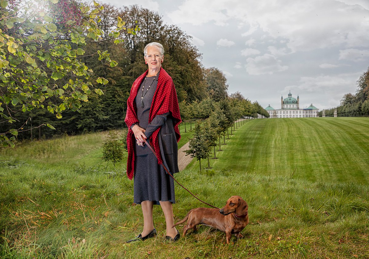 DKinSV's tweet photo. Happy Birthday to HM The Queen on her 80th birthday!🇩🇰 Every year on this day, The Queen receives flowers from near and far. Due to #COVID19, The Queen has asked for people to instead send flowers to elderly citizens, many of them who feel lonely. 🌼🌷💐📸: Per Morten Abrahamsen https://t.co/9PJZvkrR7B
