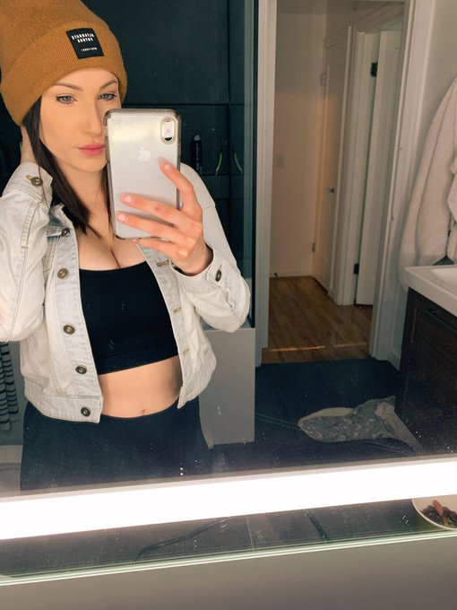 I have a fun game going on, in my onlyfans for today only! Help us collect each room 😉 for a surprise