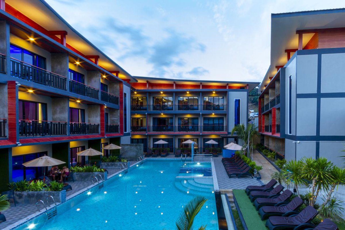 gals_city_guide's tweet photo. Our third option is Coco Bella Resort.

This located steps from the main beach in Koh Phi Phi and in close proximity to all the main restaurants and bars. The rooms are fabulous little huts and there is a great outdoor area with music all day.

#KohPhiPhi #Thailand #Travel https://t.co/dM9vacVC2w