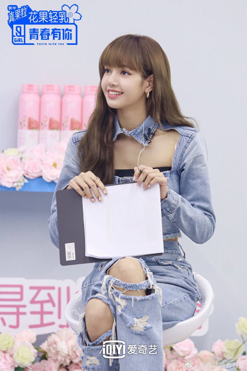 renintin's tweet photo. it’s ok it’s ok it’s ok 👌#0416YouthWithLISA #YouthWithYou #KunLisa https://t.co/1eWsSk2jlX