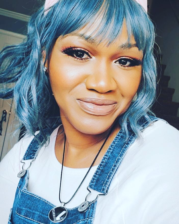 anna_burd's tweet photo. Showing up to a conference call with blue hair doesn't count if you're at home, right? #workingfromhomeperks #vanner #kpop #noona https://t.co/UqCNBUaqJw