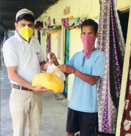 LimitedAlicon's tweet photo. Small acts when multiplied can lead to a bigger cause, and that's what our employees at Alicon are doing for the last 19 days by providing food kits to the needy in Binola, Haryana https://t.co/DRs2nPmKxl