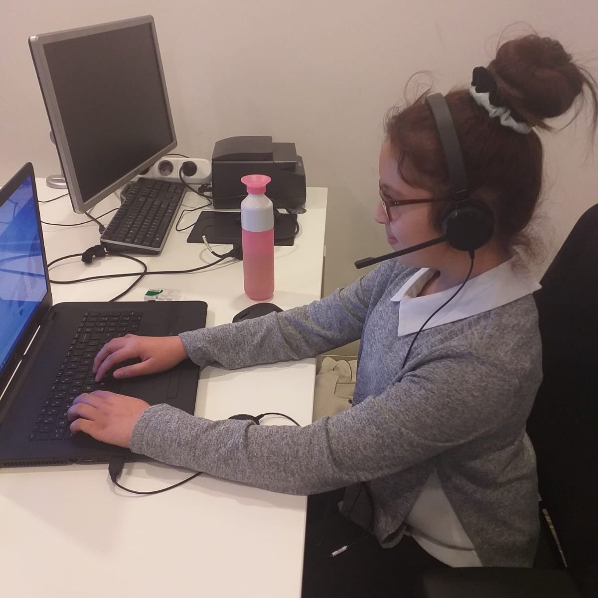 Ik denk dat de Rabobank er een nieuwe medewerker bij heeft 😊 Het kantoor aan de A.damsestraaweg is beschikbaar gesteld voor de kinderen uit de wijk om hun huiswerk te maken @rabobankutrecht <a href="/DOCKUtrecht/">DOCK Utrecht</a> #DOCKUtrblijftincontact