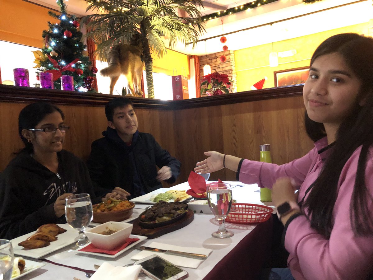 mai_man04's tweet photo. Estoy muy agradecida de poder comer deliciosa comidas de diferentes culturas con mis amigos ☺️
#futurereadynyc
#NYCWorldLang
#THHSWorldLang
#TheFutureIsMultilingual
@DOEChancellor
@thhsclassic
@jillschimmel
@MirzaSMedina
@LindaChenNYC https://t.co/tHTJGBxEv2