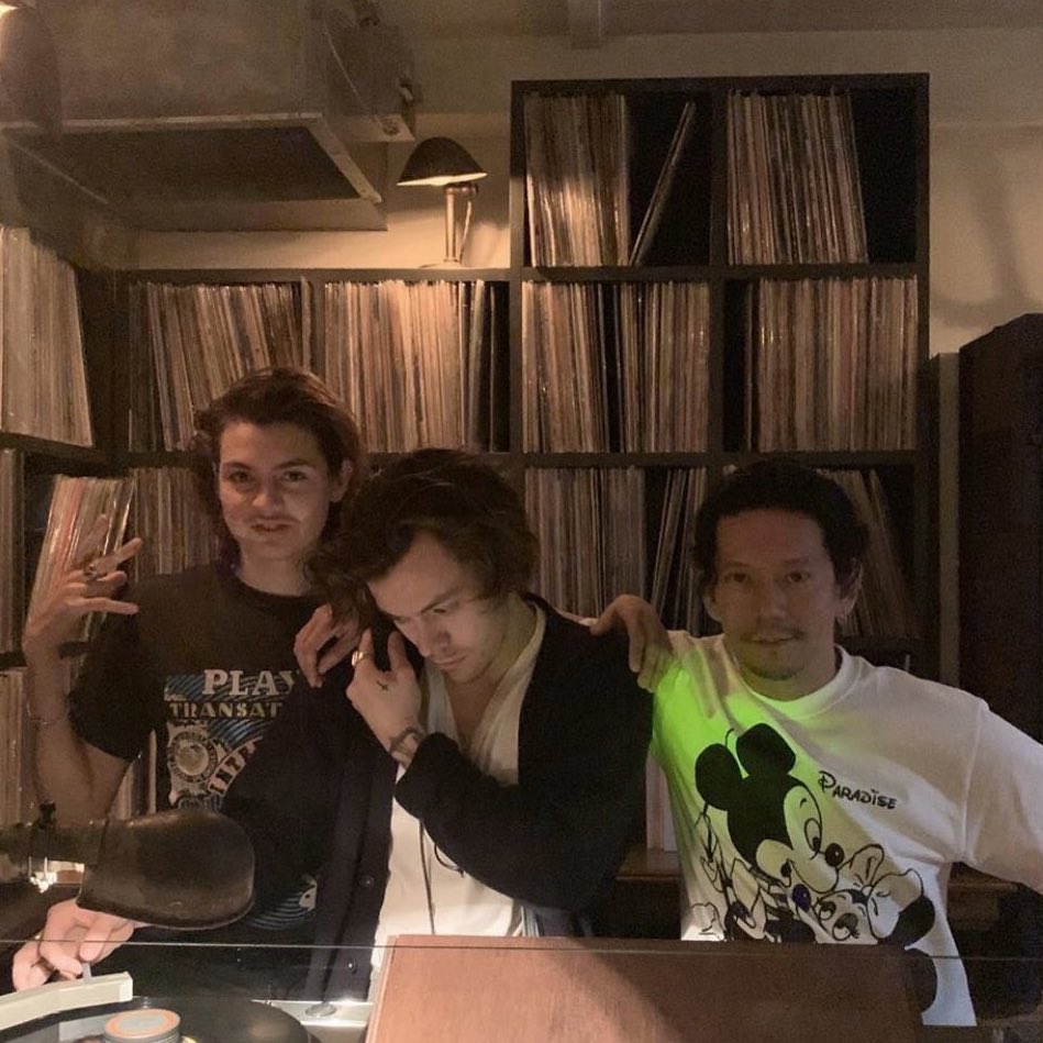 harry styles in japan: 𝐚 𝐭𝐡𝐫𝐞𝐚𝐝♡︎