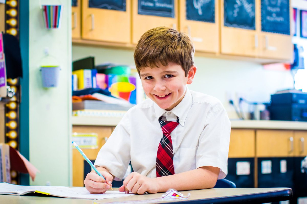 Hillschoolftw's tweet photo. Due to Coronavirus, navigating school admissions right now looks a little different. Check out our latest blog by Linda Sherlock, Hill's director of enrollment, on steps that you can take to finding the right school from your home: https://t.co/1u2BhlAjiE. #HillHawks https://t.co/5gfADhscRM