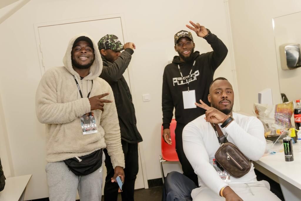 Section Pull Up tweet media