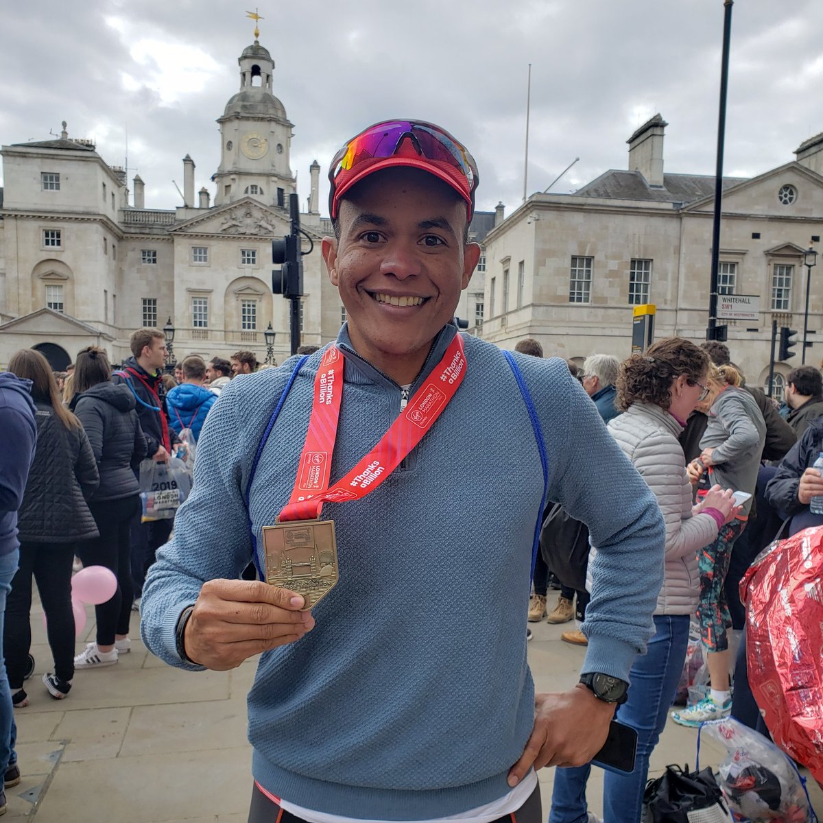 🏅La felicidad de cruzar la meta luego de meses y aveces años!! #Tbt 2019 <a href="/londonmarathon/">TCS London Marathon</a>.
.
.
.
.
.
 #sdcmarathontours #sdcorre #elquecorresabe #sixstarfinisher #abbott #nyrr #sccevents #Marathon #running #atletismo #26.2 #londonmarathon #tcsnycmarathon #chicagomarathon