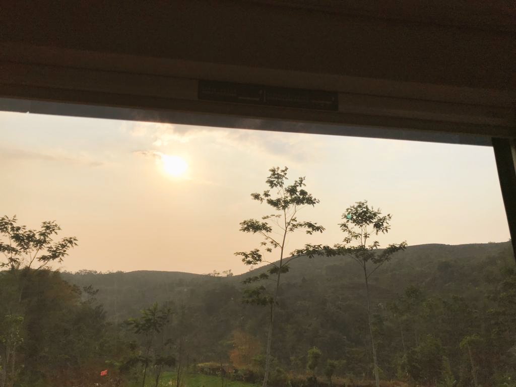 Rahasia hati yang sudah penuh, tersimpan rapat-rapat, tak beraturan dan perlu disejukkan agar tak begitu sesak. 

Mengasihi diri tak sama dengan mementingkan diri sendiri.