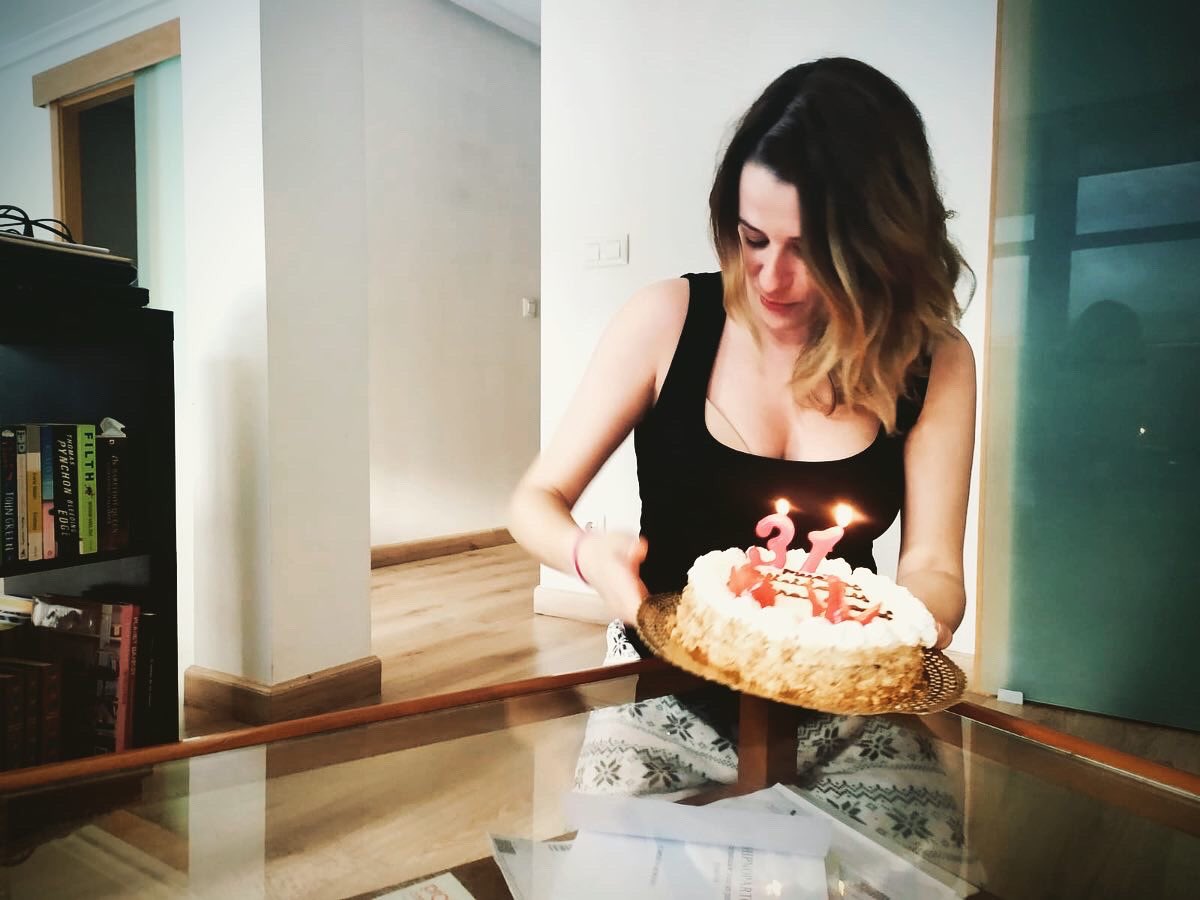 Analen1989's tweet photo. Nunca dejes de soñar, de sueños está hecha la vida 👉31👈 #brithay #Gordita #Lapeira #TartitadeFresas https://t.co/QHWMkLsAkG