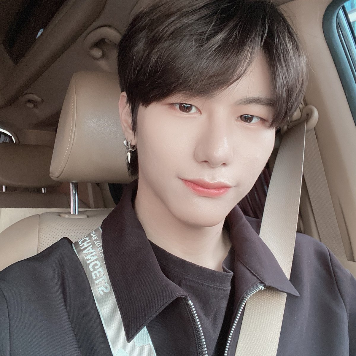 KSK095's tweet photo. ㅤ 🎁 · mʏ bırthdαʏ ♡ #updɑte ρhoto
ㅤ╱🎤 : 💙💛 thαnk ʏou ⌡

🖱tɑgs：#vıcton #sınger #ρomρeıı https://t.co/EUhkNTxjIZ