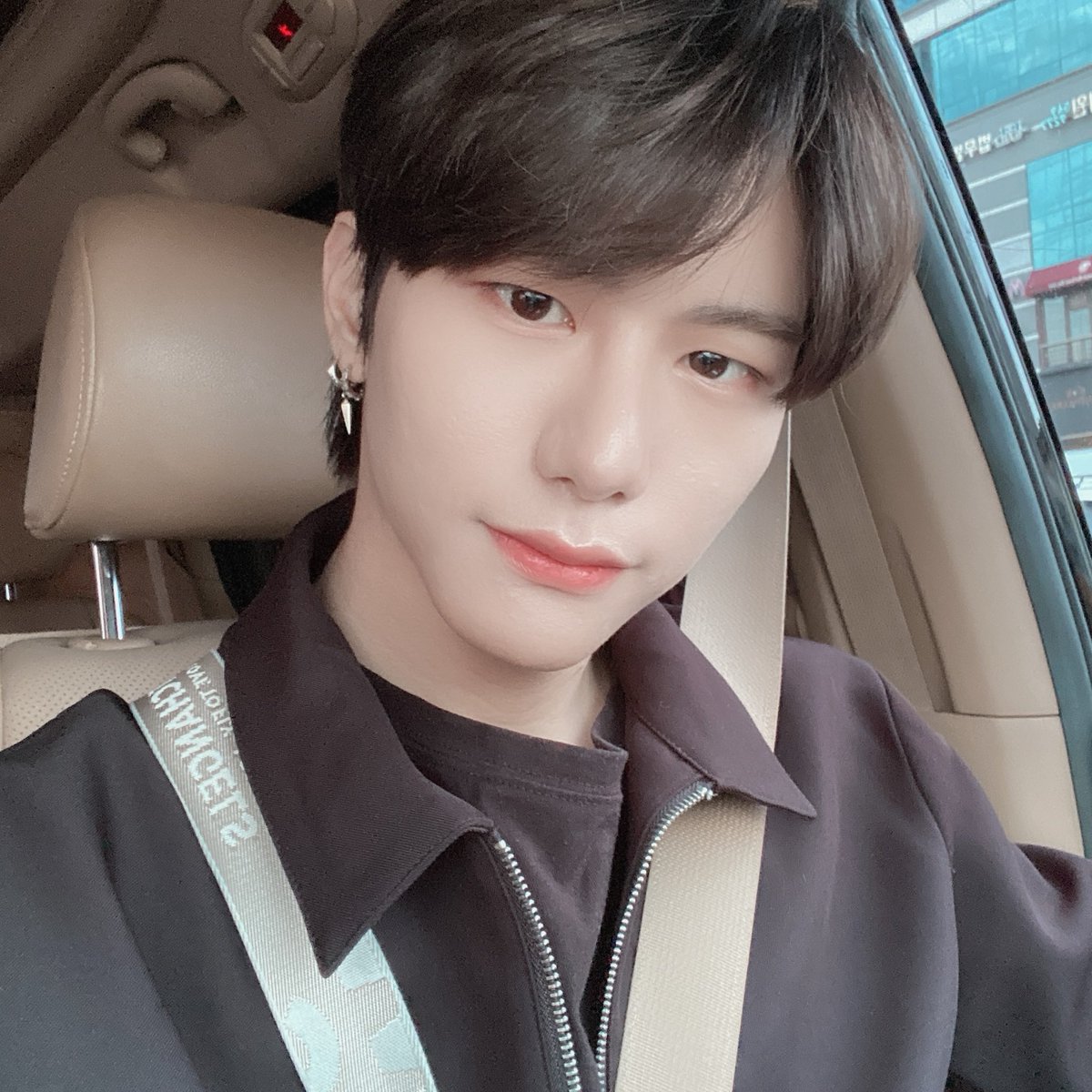 KSK095's tweet photo. ㅤ 🎁 · mʏ bırthdαʏ ♡ #updɑte ρhoto
ㅤ╱🎤 : 💙💛 thαnk ʏou ⌡

🖱tɑgs：#vıcton #sınger #ρomρeıı https://t.co/EUhkNTxjIZ