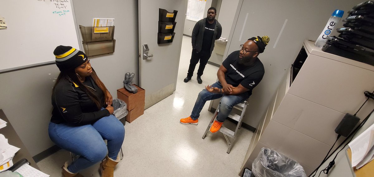 BHodginator's tweet photo. How are you molding the leaders of tomorrow? #FUTURESTOREMANAGERS
#TakethatTimetoTEACH @timashley33 https://t.co/r7hARsBgrO