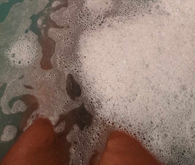 New content 🤪😜🛌 up on https://t.co/WGcgvkcqaC
#onlyfans #Video #pictures #bathtime #QuarantineLife #QuarantineAndChill