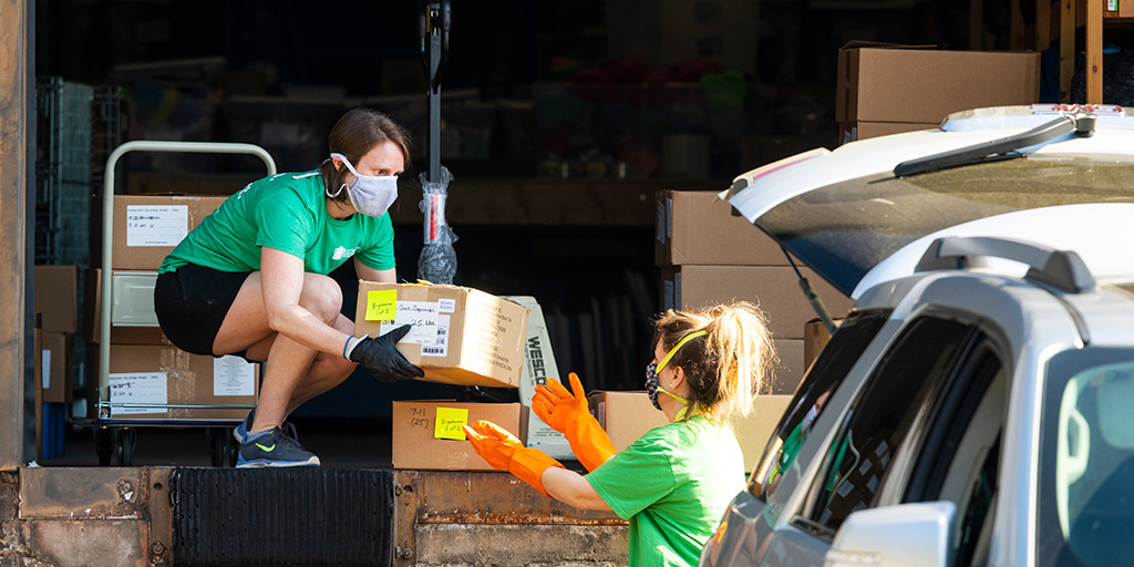GCSchoolsNC's tweet photo. Thank you, Parker White and @BackPackBegins for helping us fill the gaps in services to students in need. We appreciate your continuing to serve during this crisis by supplying additional food and books! #ncschoolheroes #teamwork #lookforthehelpers #backpackbeginnings #GCSCovid19 https://t.co/398pcK15du