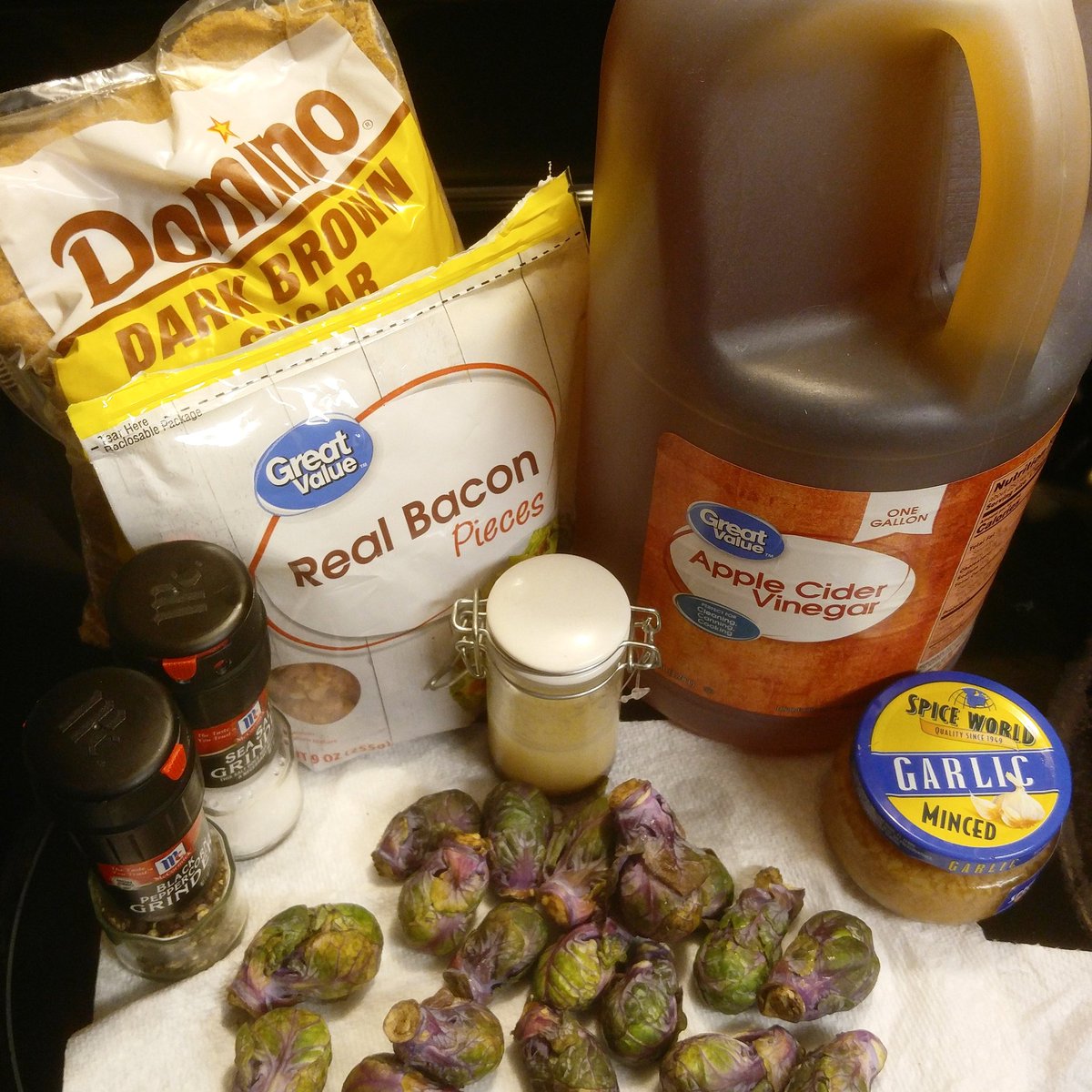 StephsgotitD's tweet photo. Well, let's see what I can do with this. #dontlikebrusselsprouts #stephsgotit #gostephgo #misfitsmarket #bacon #everythingtastebetterwithbacon , I hope. Lol https://t.co/U733pXmIox