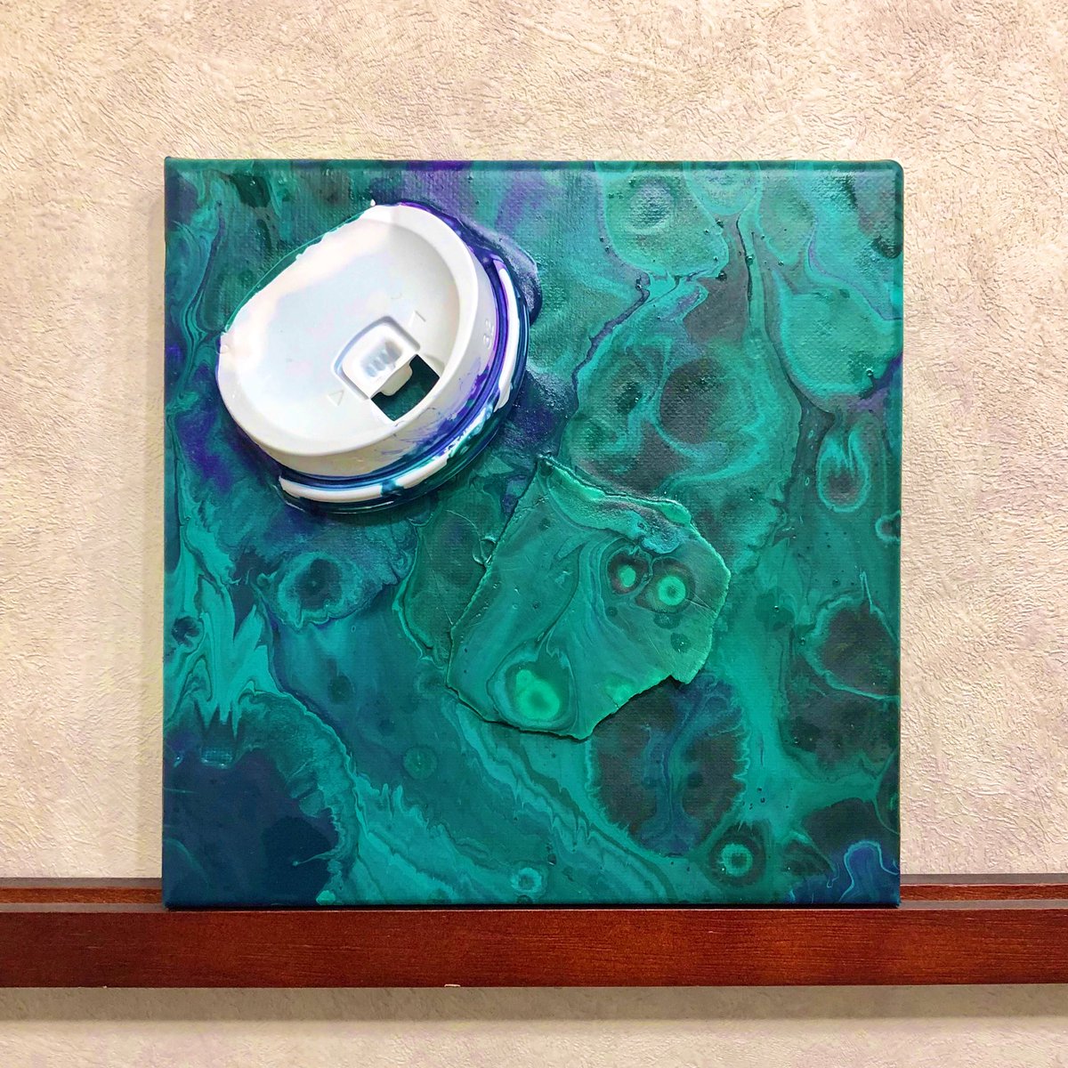 misakitanaka's tweet image. 「no more plastic 05,06,07」

福島県富岡町の海に流れ着いたプラスチックごみ。

どこかの誰かが、
私だけは大丈夫。
1つくらい大丈夫。

その積み重ねがたくさんになって、
どこかの誰かが、
海を楽しめなくなる。
生きたいのに生きられなくなる。

#environmentalart
#garbageart
#stayhome