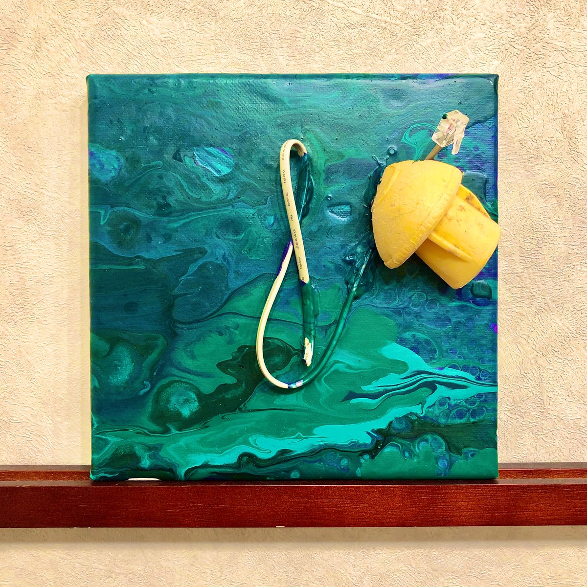 misakitanaka's tweet image. 「no more plastic 05,06,07」

福島県富岡町の海に流れ着いたプラスチックごみ。

どこかの誰かが、
私だけは大丈夫。
1つくらい大丈夫。

その積み重ねがたくさんになって、
どこかの誰かが、
海を楽しめなくなる。
生きたいのに生きられなくなる。

#environmentalart
#garbageart
#stayhome