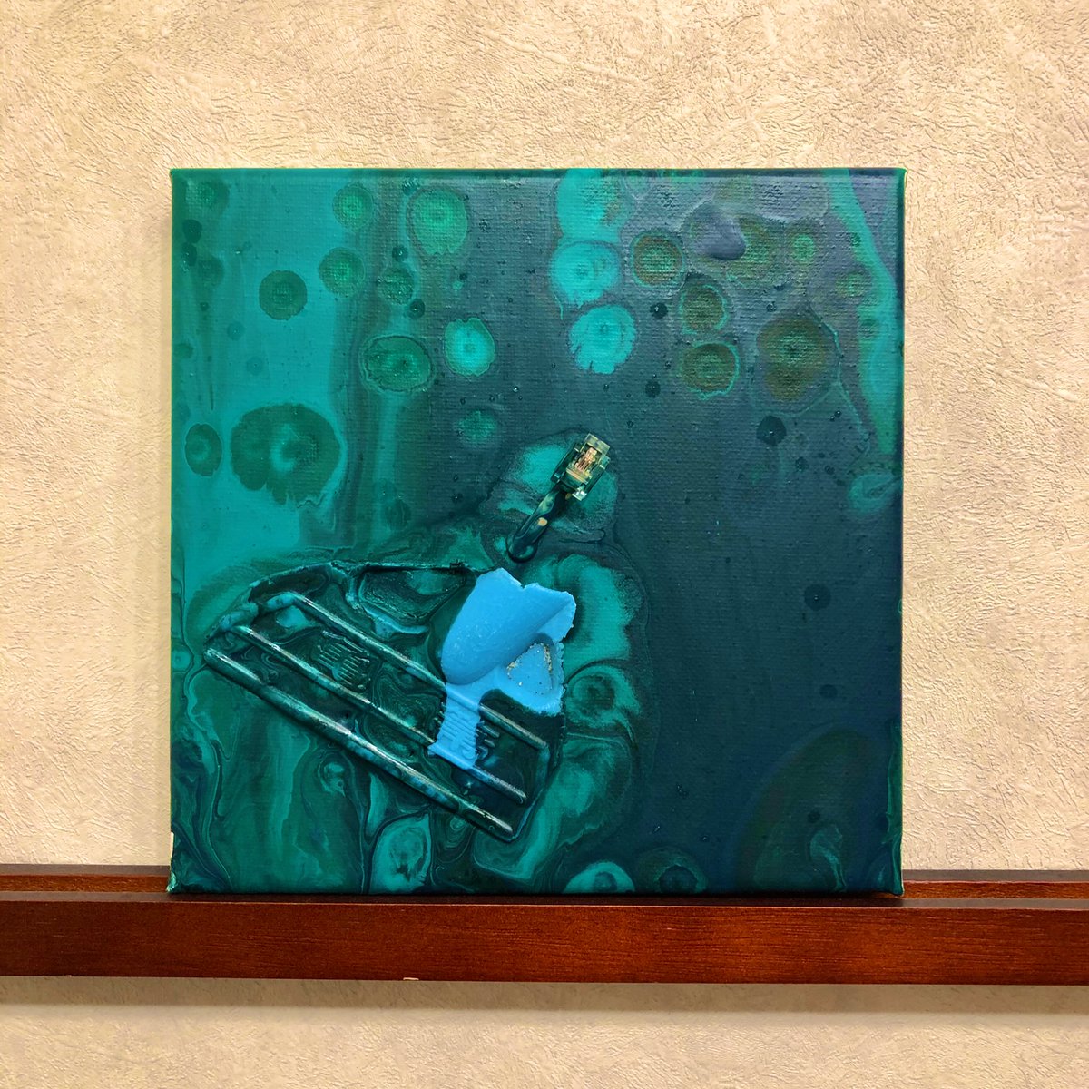 misakitanaka's tweet image. 「no more plastic 05,06,07」

福島県富岡町の海に流れ着いたプラスチックごみ。

どこかの誰かが、
私だけは大丈夫。
1つくらい大丈夫。

その積み重ねがたくさんになって、
どこかの誰かが、
海を楽しめなくなる。
生きたいのに生きられなくなる。

#environmentalart
#garbageart
#stayhome