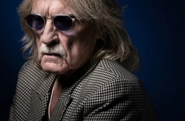 franceinter's tweet photo. Christophe est mort, 50 ans de sons s'envolent dans les paradis perdus
https://t.co/srwoA1ZpOX https://t.co/Llu6IJx225