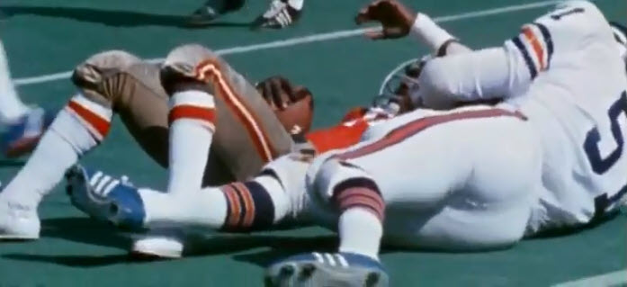 NFL_Journal's tweet photo. Dick Butkus wearing royal blue Adidas cleats in SF, 1971. @UniWatch #notmatching https://t.co/SWsWWxcMqU